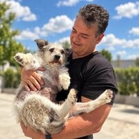 【特別インタビュー】「かわいそう」で終わらせない。苦しむ動物たちに寄り添う保護団体の軌跡と、私たちにできること