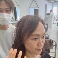 前髪や輪郭に悩む女性が「ショートボブ×パーマ」で大胆イメチェン！エレガントな姿に反響続々