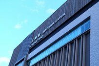 広島駅の駅ビル2階に路面電車が乗り入れ？実際に発見した停留所に「すごい発想」と思わず二度見