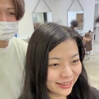 「20年くらい髪型が変わっていない」ロングヘア女性がスタイルチェンジ。「エレガント」「垢抜けてる」の声