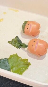 【黒酢酢豚＆プルコギ弁当】高校生男子＆旦那に作る「ワカメソーセー人」アレンジがかわいい