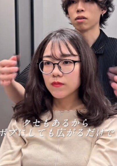毛量や広がりに悩む女性