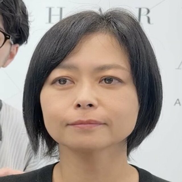 ベース顔に悩む女性→プロの手で…悩みをカバーするスッキリ美しい〈ショートスタイル〉に！「おぉーーー！」と歓喜