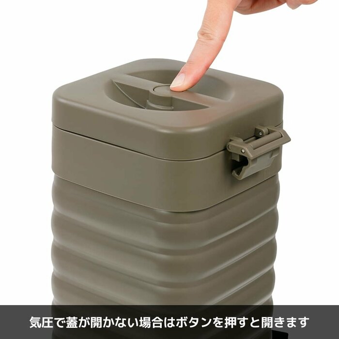 蓋には気圧の変化で開かなくなるのを防ぐボタンも備わっています