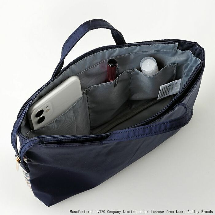 貴重品入れや、コスメ入れとしても活躍