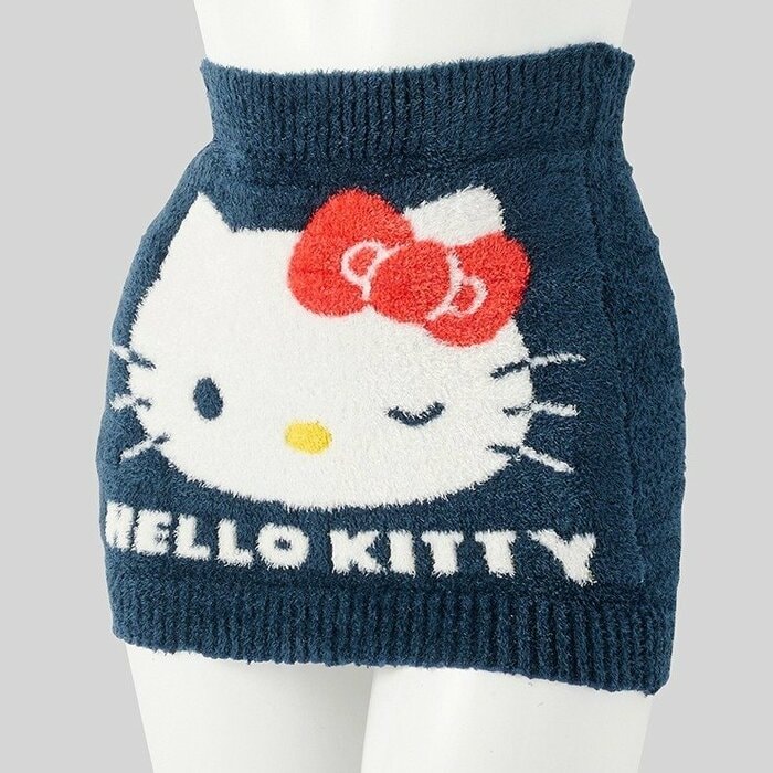 落ち着いたネイビー地にキティちゃんのデザイン