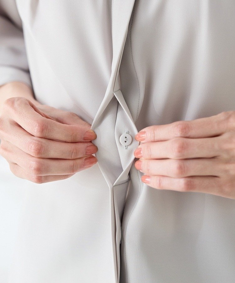 出所：ハニーズ公式　７分袖バンドカラーブラウス