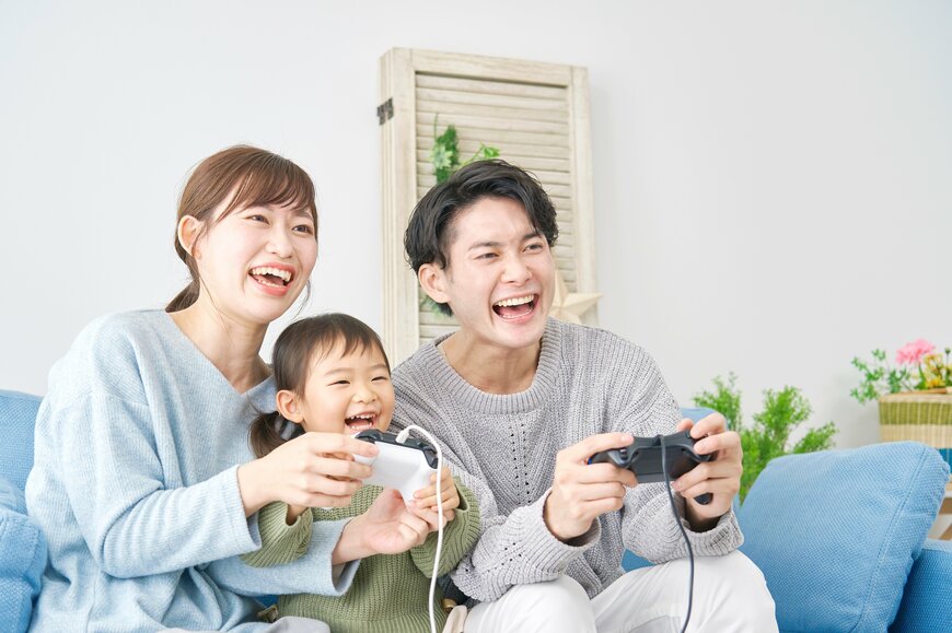 ゲームをする家族のイメージ