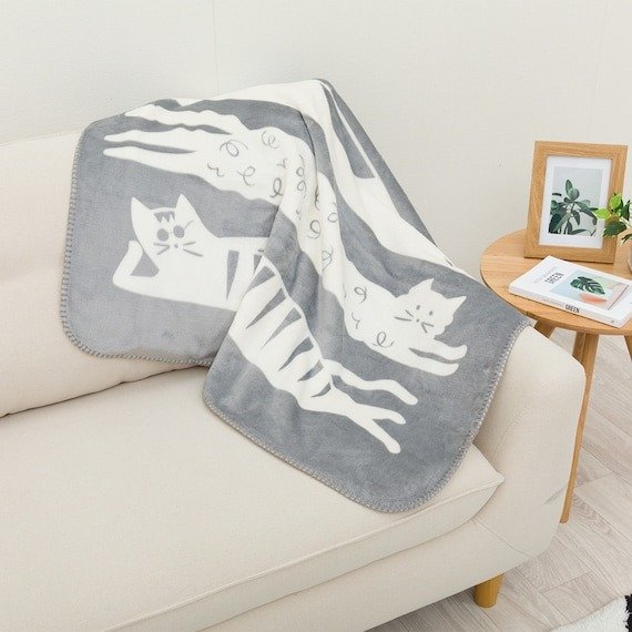 ニトリ公式　ヒザカケ サンビキネコサン(NK2501 GY)