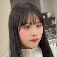ストレートロングヘアの女性→プロの手で…おしゃれな〈ハッシュカット〉スタイルに！華やかで可愛らしい雰囲気に印象チェンジ