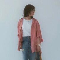 【66歳マダム】ZARA〈個性派サーモンピンクキューバシャツ〉の着こなしがおしゃれ