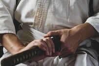 【年齢はただの数字】85歳宗家の「超人的ポーズ」に腰抜かす… 「イリュージョンだよね？」