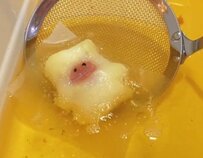 【ハンバーグ弁当】中学生の娘のリクエストに応え「ポテトソーセー人」を入れたお弁当が話題