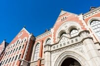 慶應義塾大学法学部「卒業までの4年間の学費」はトータルいくら？