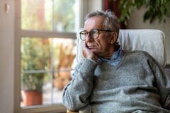 働き続けるか、もう辞めるか。65歳時点の平均余命は約20年間「65歳以上・無職世帯」の貯蓄はいくらか