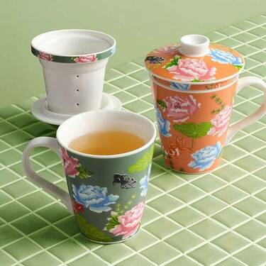 カルディの台湾デザイン「茶こし付マグ＆どんぶりれんげセット」今年も 