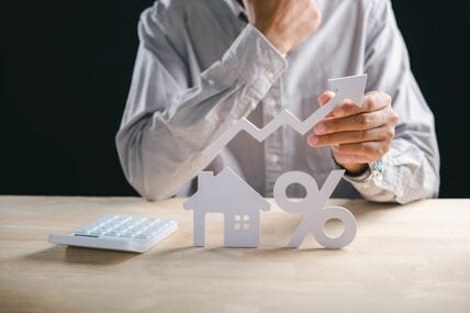 亡くなった父の名義のまま5年も届く固定資産税、母も亡くなりきょうだい3人で誰が払う?未払いのままでよいのか。通知書を見て見ぬふりをしてきた方へ