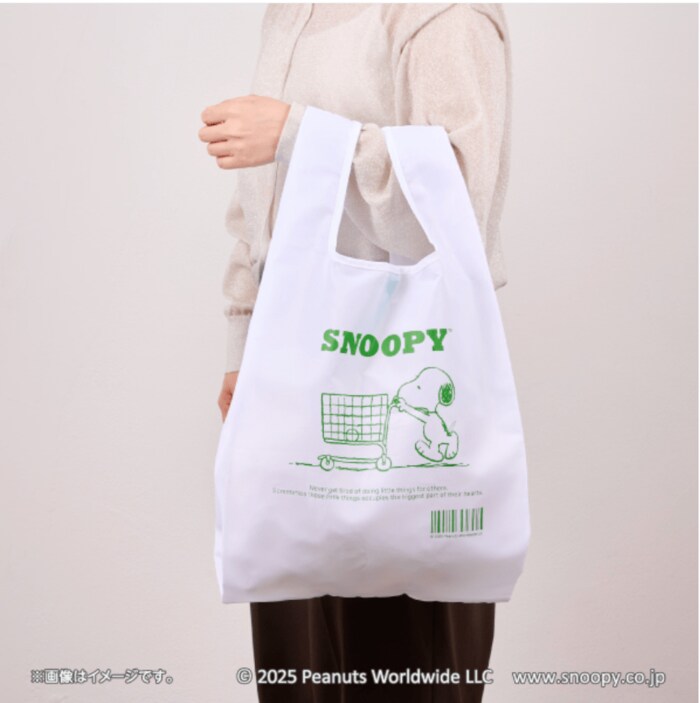 ファミリーマートで発売される、スヌーピーのオリジナルグッズ