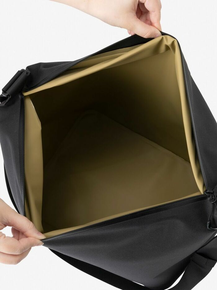 柔らかくて軽いポリエステル生地だから折りたためて便利!