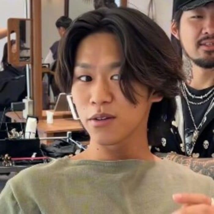 「髪をだいぶ伸ばした」男性　1年ぶりの“バッサリカット＆パーマ”で雰囲気一変！