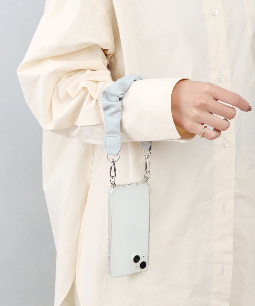 出所：3COINS公式　フェイクレザーハンドストラップ