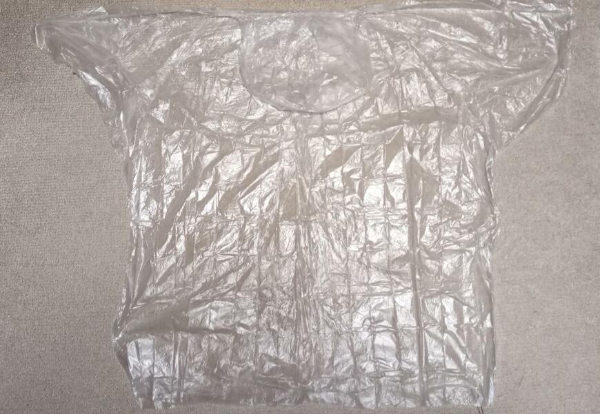 出所：筆者撮影（ダイソー、携帯用コンパクトレインポンチョ）