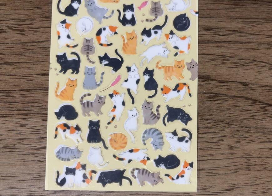 筆者撮影（セリア、デザインシール 猫いっぱい）