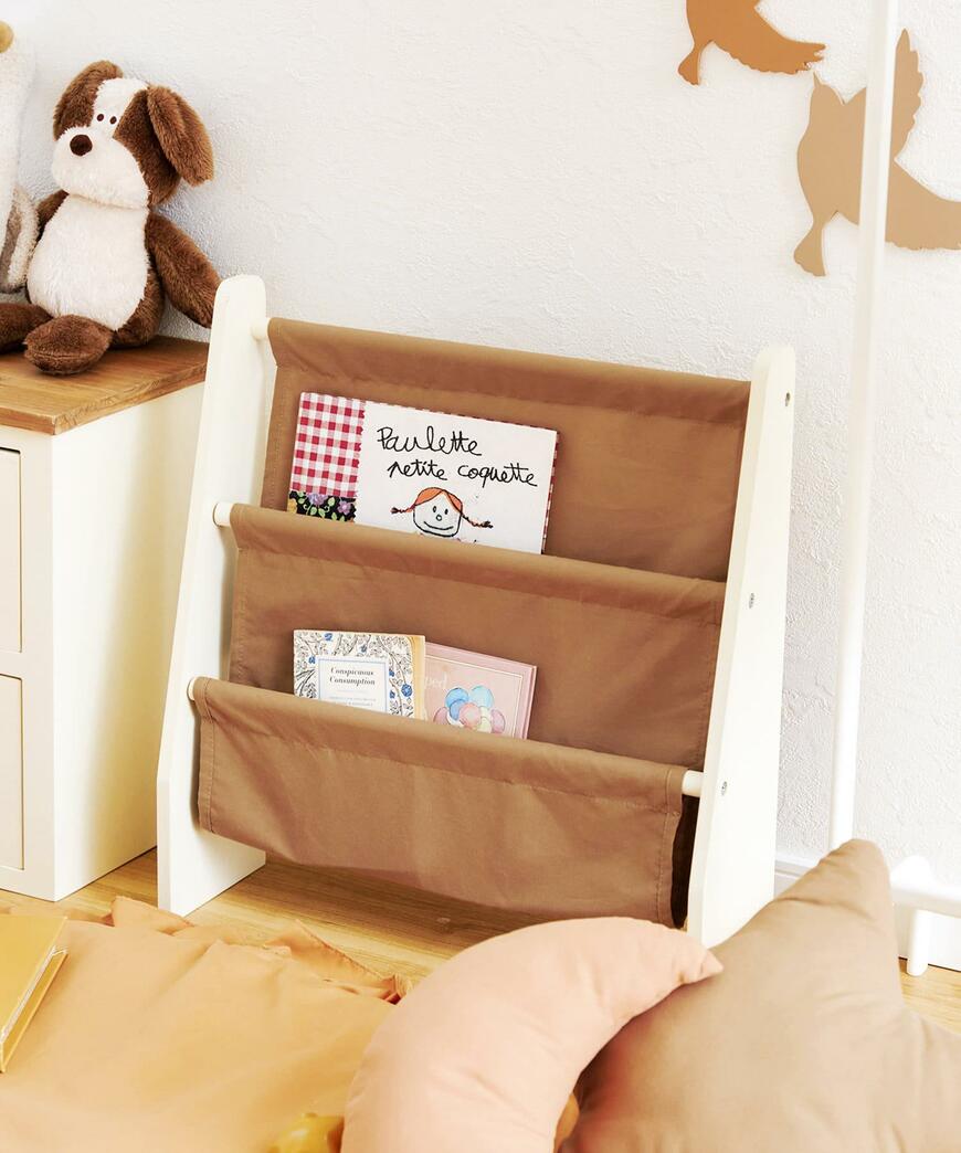 出所：パルグループ公式ファッション通販サイト 3COINS ブックラック