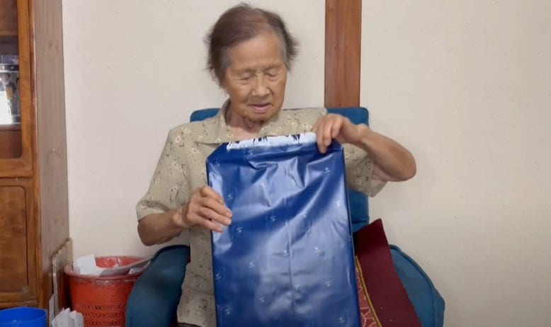 【94歳おめでとう】きのえおばあちゃんが「まさかの誕生日プレゼント」に驚き！