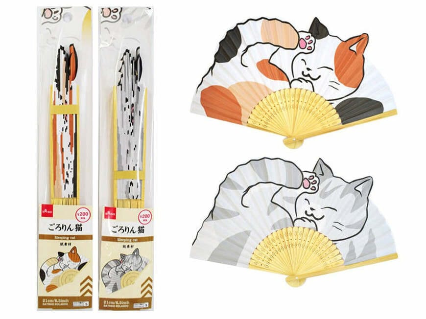 出所：公式通販ダイソーネットストア 扇子（ダイカット、ごろりん猫）
