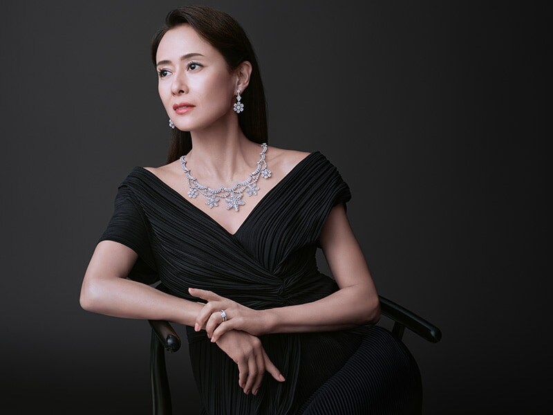 出所：株式会社NEW ART『ダイヤモンドのジュエリーブランド「エクセルコ ダイヤモンド」｜ブランドアンバサダーに後藤久美子さんを起用した第三弾となるイメージビジュアルを公開』 
