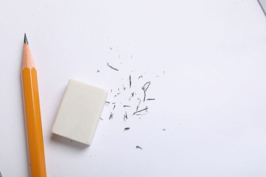 掃除してたら「変な消しゴム」を発見　奇妙な仕掛けに「小学生の頃作った」「懐かしいな〜」