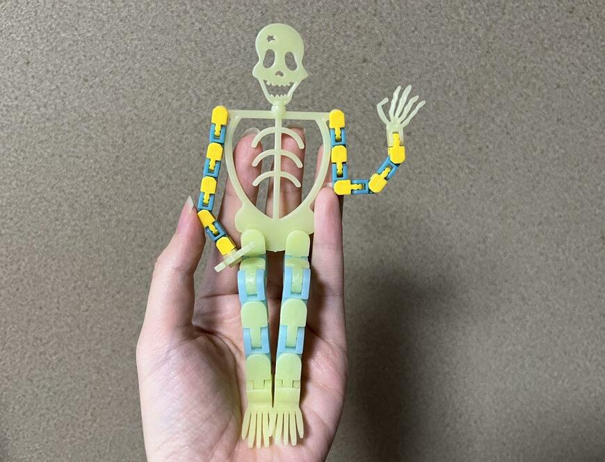 セリア、蓄光がいこつオブジェ画像