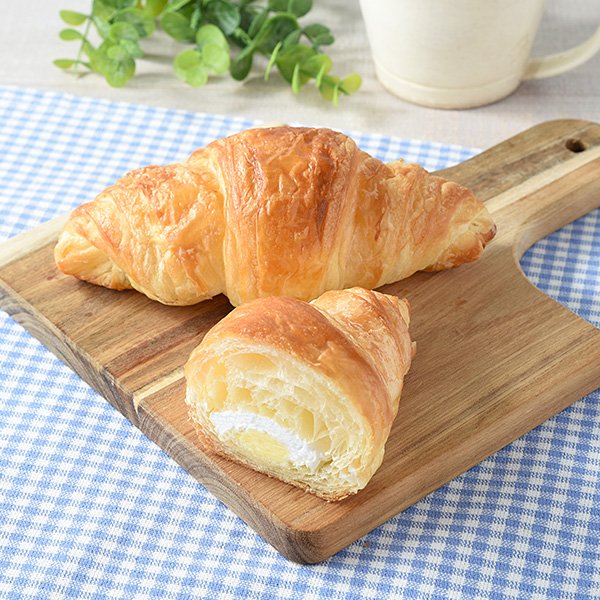 ファミリーマートの新商品:生クロワッサン（ダブルミルク）