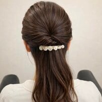 【ヘアゴム2本で完成】50代におすすめの簡単「華やかハーフアップヘアアレンジ」 手軽に時短&上品見え“大人のまとめ髪”