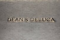 広げれば大容量！ディーン＆デルーカ新作〈トラベルバッグ〉コンパクトに畳めて便利