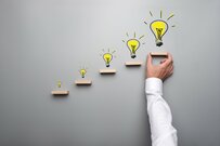 「いきなりフルコミットしない」月収1000万円ブロガー「マナブ」氏が語る、継続を成功に導くコツ