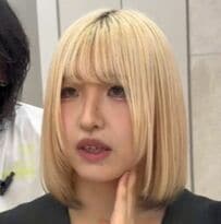 「幼くなりたくない」金髪女性が「ショート」で大変身　大人っぽい仕上がりに見入ってしまう！