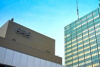 NHKの受信料は逆進的でコスト高、廃止して税金で運営すべし