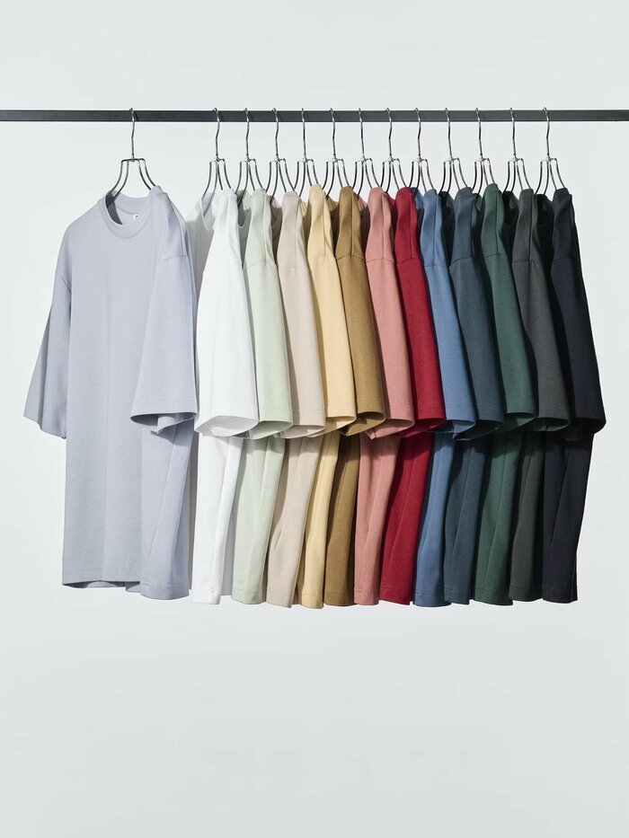 カラーはDARK BROWNやWHITE、GRAY、YELLOWなど14色