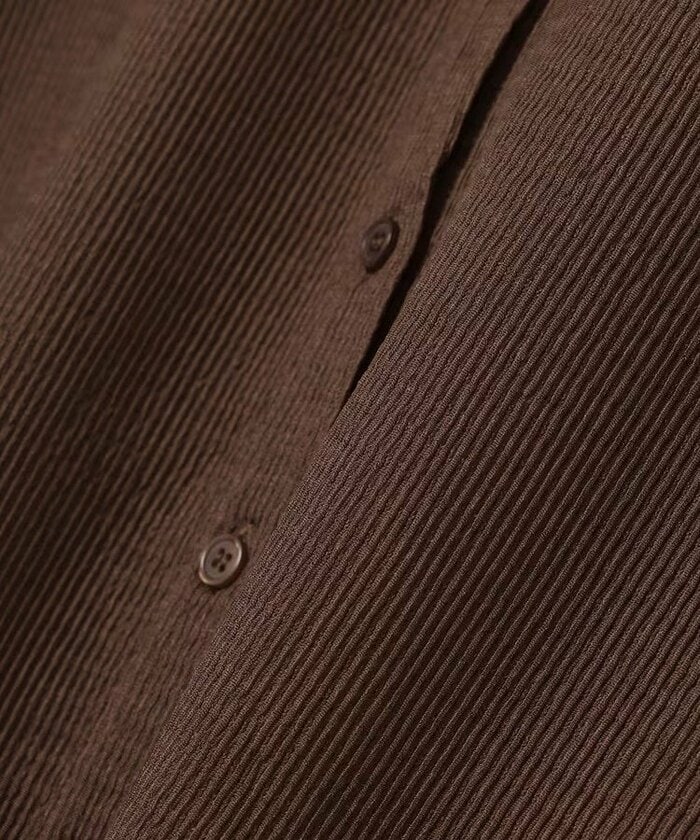 肌に触れる面積が少ないため、汗ばむ季節でもさらっとした快適な着心地