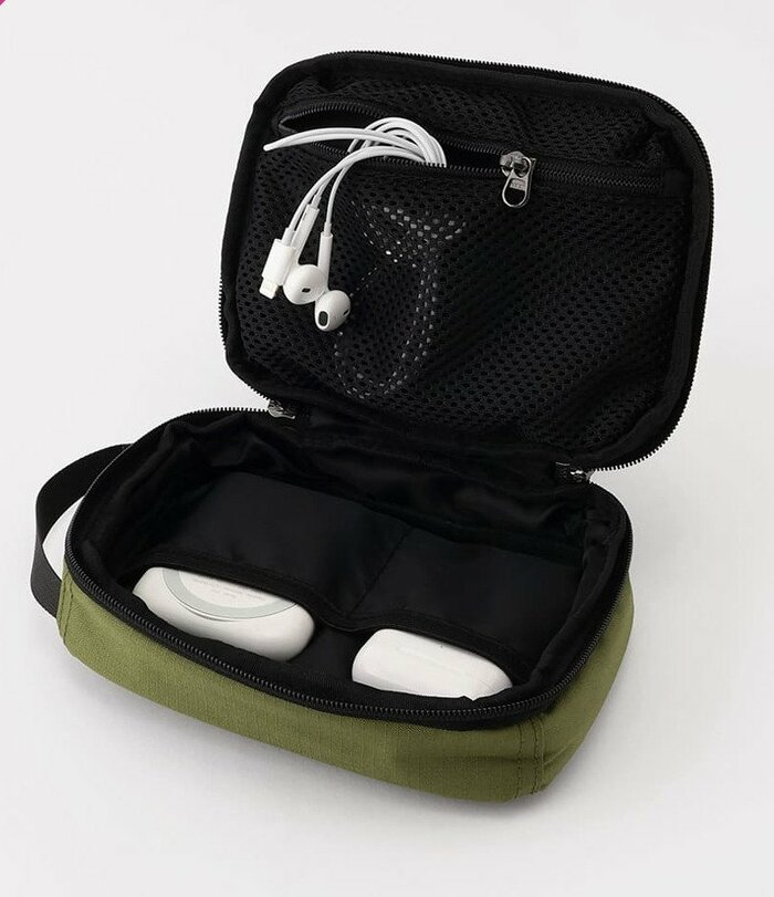 イヤホンやコード類など、収納性抜群