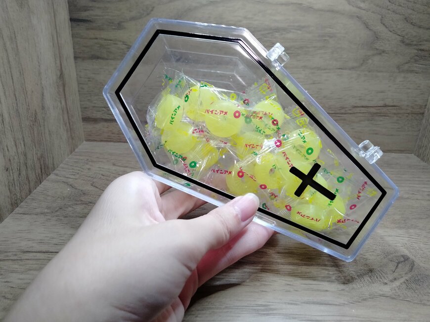 筆者撮影（セリア、ハロウィン 棺型クリア小物入れ）