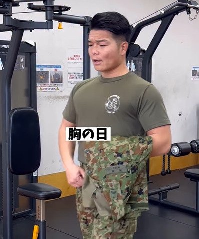 【自衛官あるある】「脚トレの日はほふく前進？」部位別トレーニング後の帰り道の様子に共感の声続出！