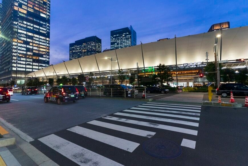 東京駅で見つけた「Suicaペンギン歴代広告の自販機」　近づく引退を感じさせるデザインに「泣きそう」