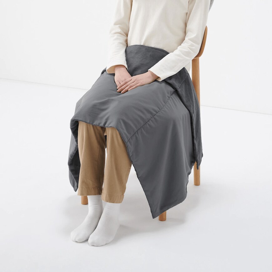 出所：無印良品ネットストア ひざ掛けにもなるピロー