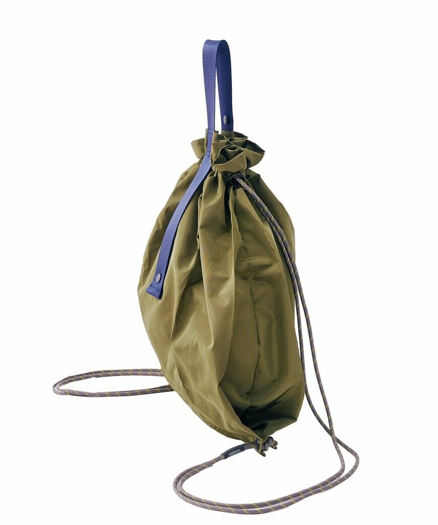 出所：3COINS公式　トラベル2WAYエコバッグ