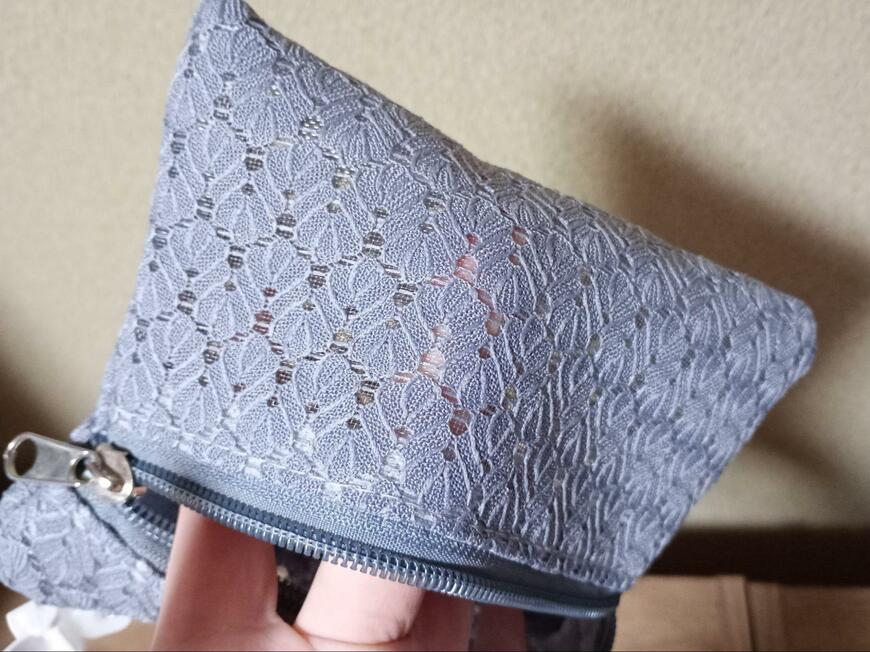 筆者撮影（ダイソー、移動ポケット横型 レース柄）