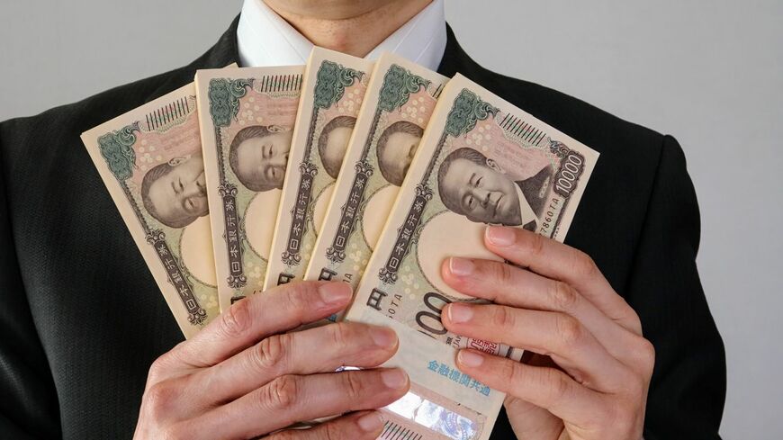 「国家公務員」と「地方公務員」年収が高いのはどっち？給与・ボーナスを比較してみた