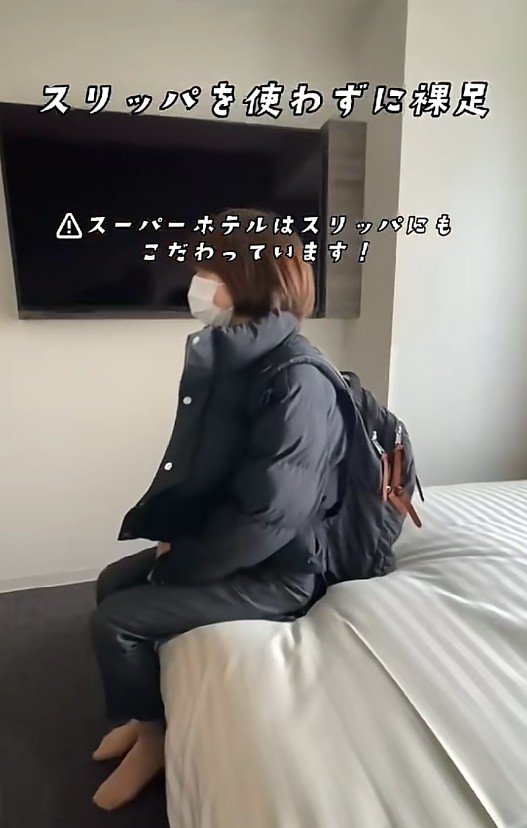 出所：@superhotel_official「ホテルあるある スリッパver. あなたは何派？」